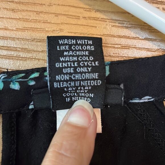 Torrid Black Floral Georgette Sleeveless Cutout Tank Top 2X - Picture 9 of 9